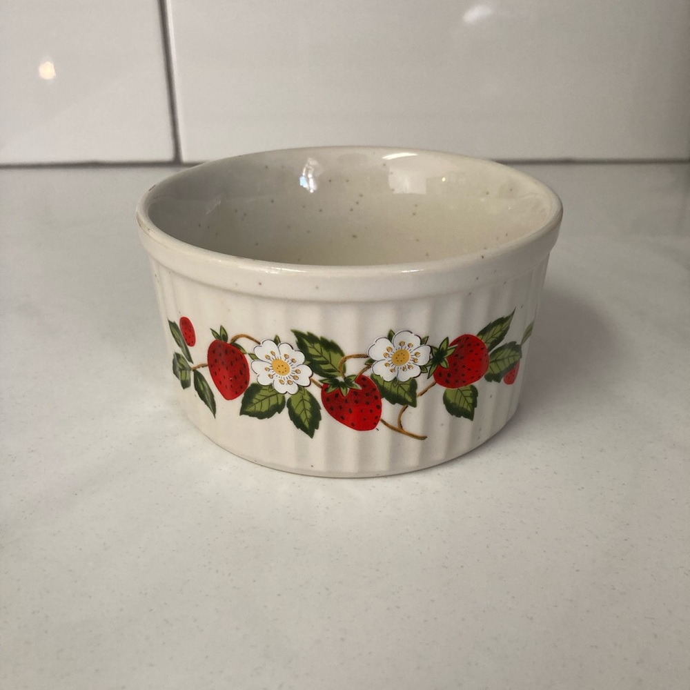 🍓Vintage🍓 Sheffield Strawberries ‘n Cream Stoneware Ramekin